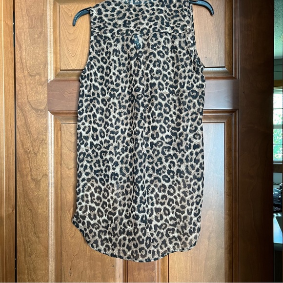 RUE 21 leopard sleeveless blouse - Picture 2 of 6